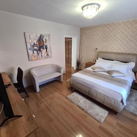 Apartmani Rajin Vrsac Bagian luar foto