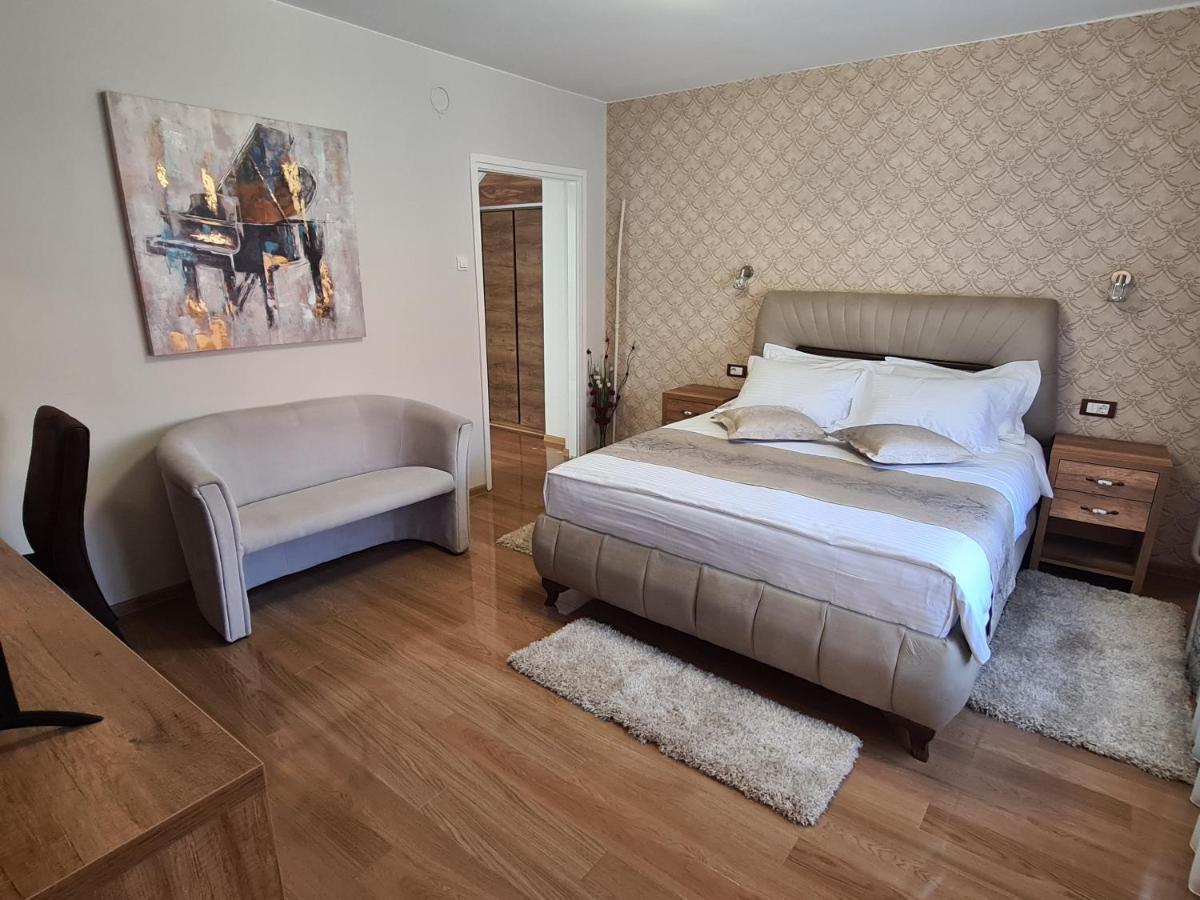 Apartmani Rajin Vrsac Bagian luar foto